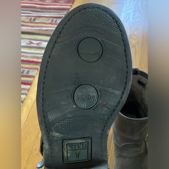 Frye Women’s Engineer 8R Leather Boots, Charcoal, size 7 - Picture 9 of 13